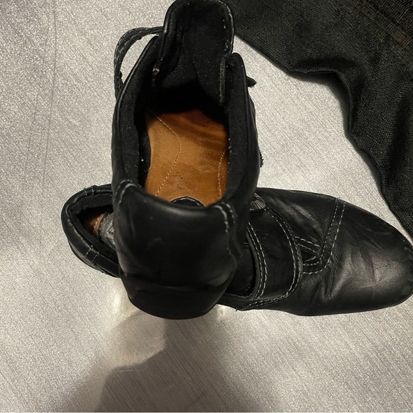Clarks Black Shoes - Picture 6 of 8